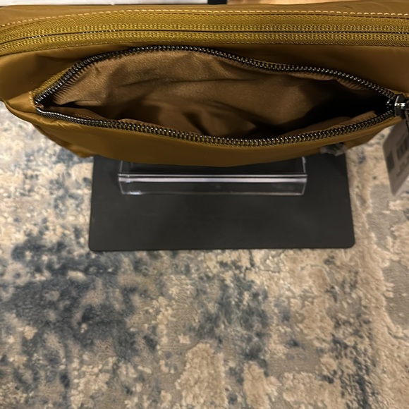 Lululemon City Adventurer Crossbody Bag 2.5L - Picture 8 of 11